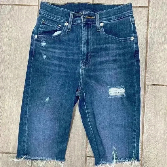 Levi’s Women’s Bermuda Blue Shorts Size 25 Waist​ - Picture 2 of 5